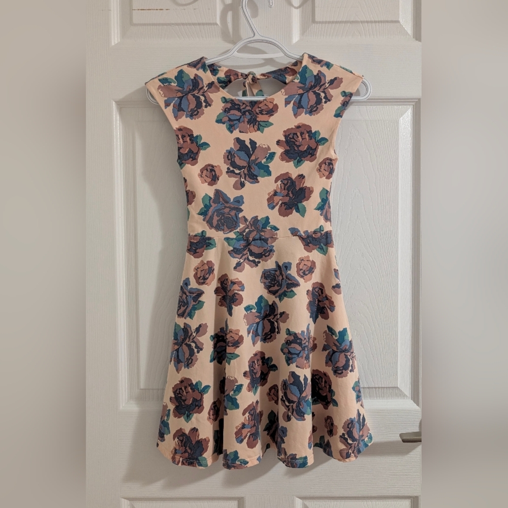 Aritzia Talula Floral Fit & Flare Dress with Cut-Out Back Coquette Cotton - XS